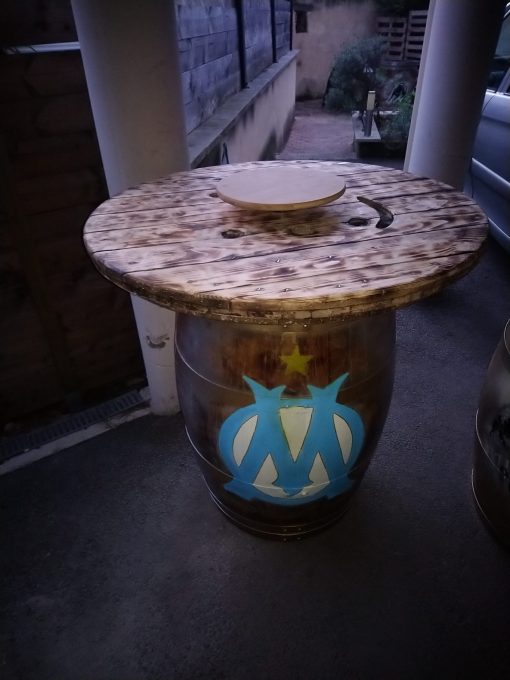 Tonneau mange debout l'OM – Image 2