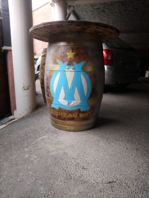 Tonneau mange debout l'OM